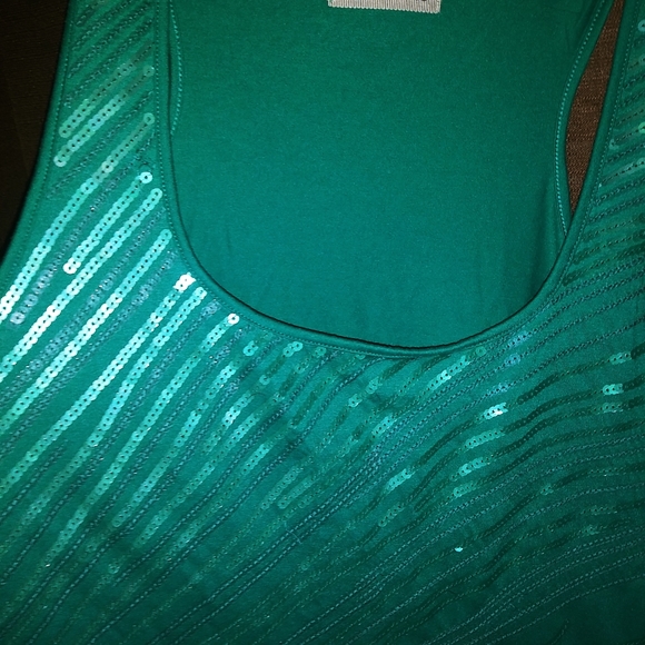 Size 1 Scoop Neck Tank - Picture 3 of 3